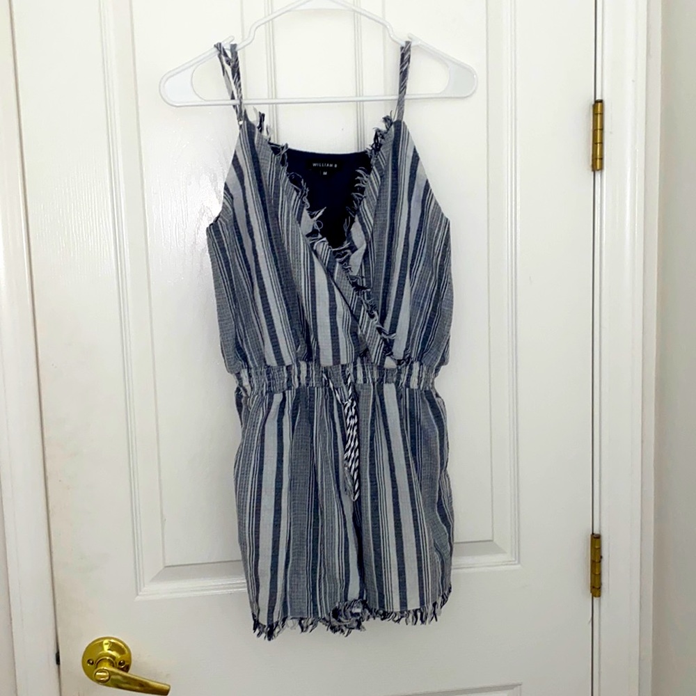 I’m selling because it simply does not fit me anymore; little hole on the back